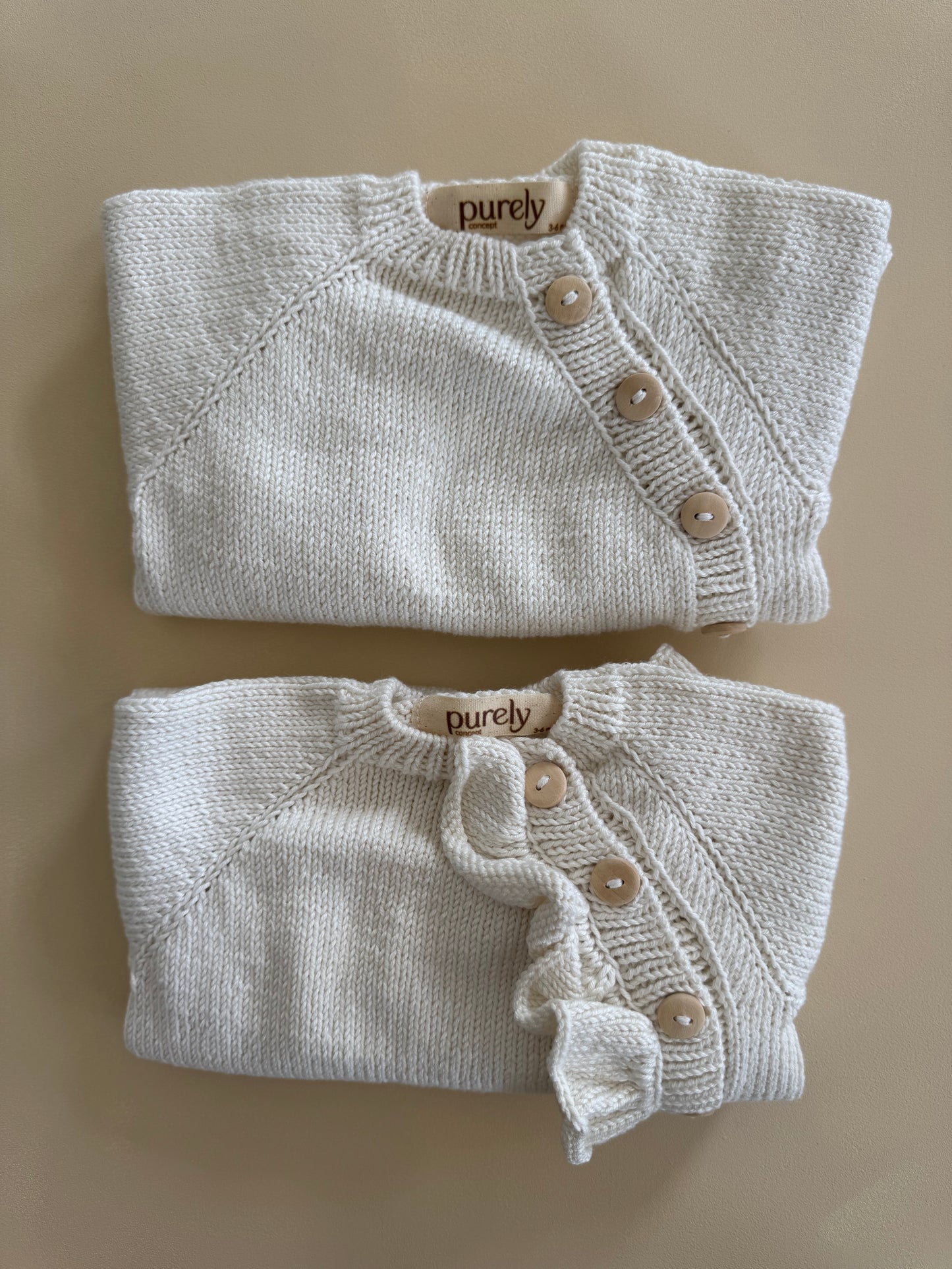 Ruffled romper made of organic cotton