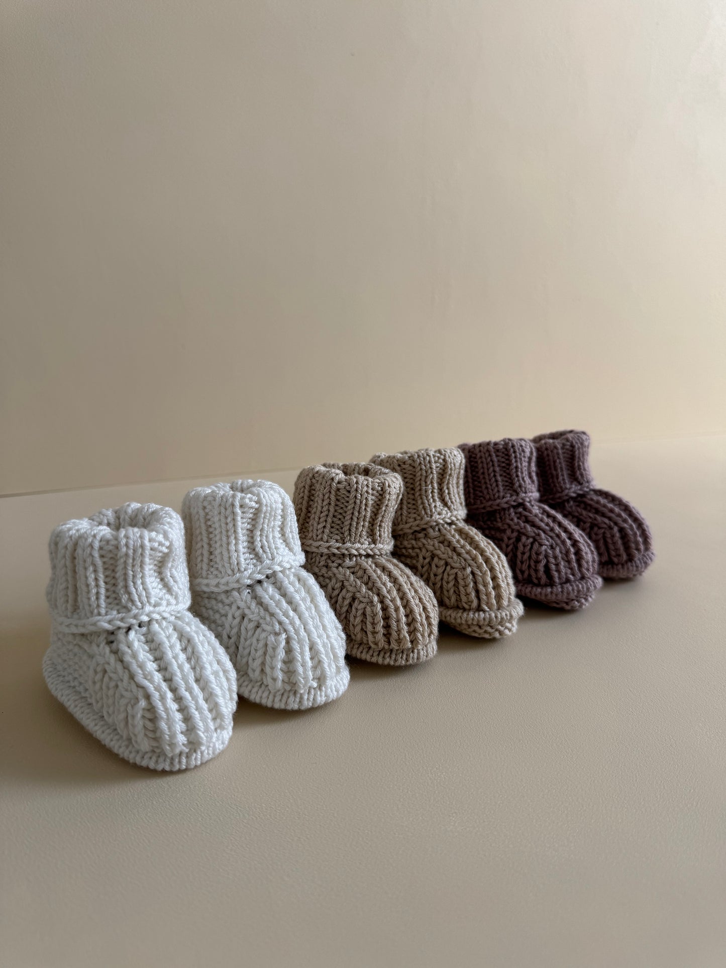 Gebreide babyslofjes van biologisch katoen - Créme