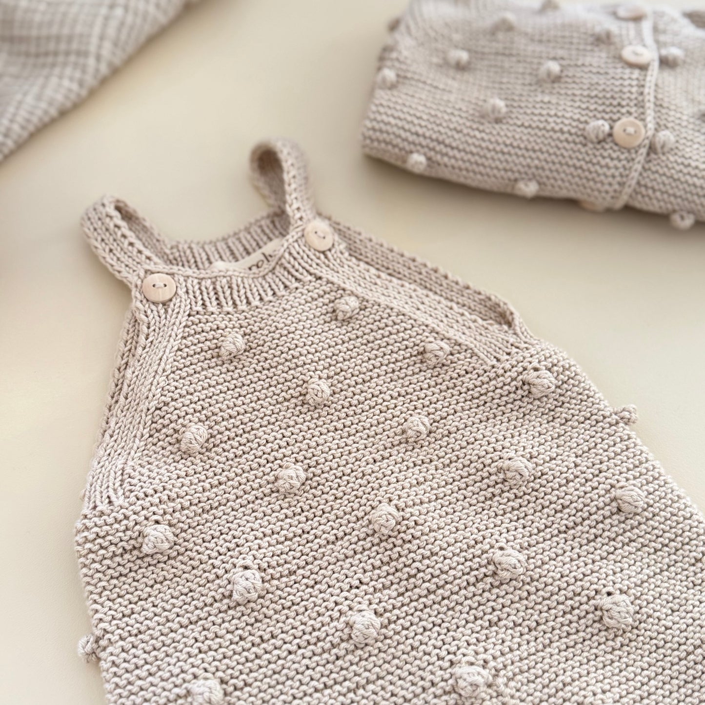 Tuinbroek met pompons van biologisch katoen