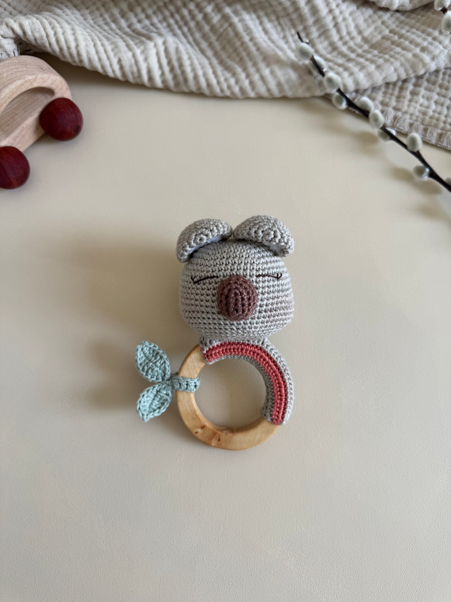 Handgemaakt rammelaar met bijtring - Koala