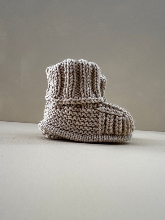 Gebreide babyslofjes van biologisch katoen - Beige