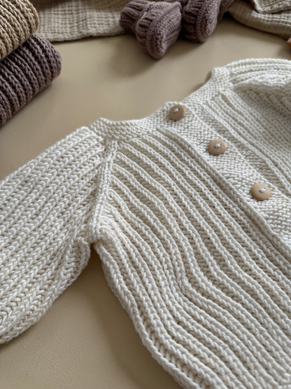 Gebreid vest met knopen van biologisch katoen - Créme