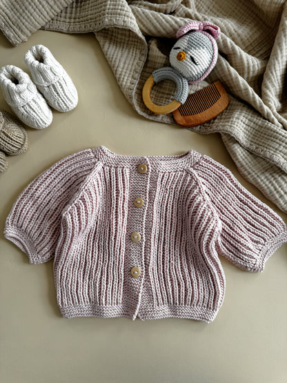 Gebreid vest met knopen van biologisch katoen - Roze