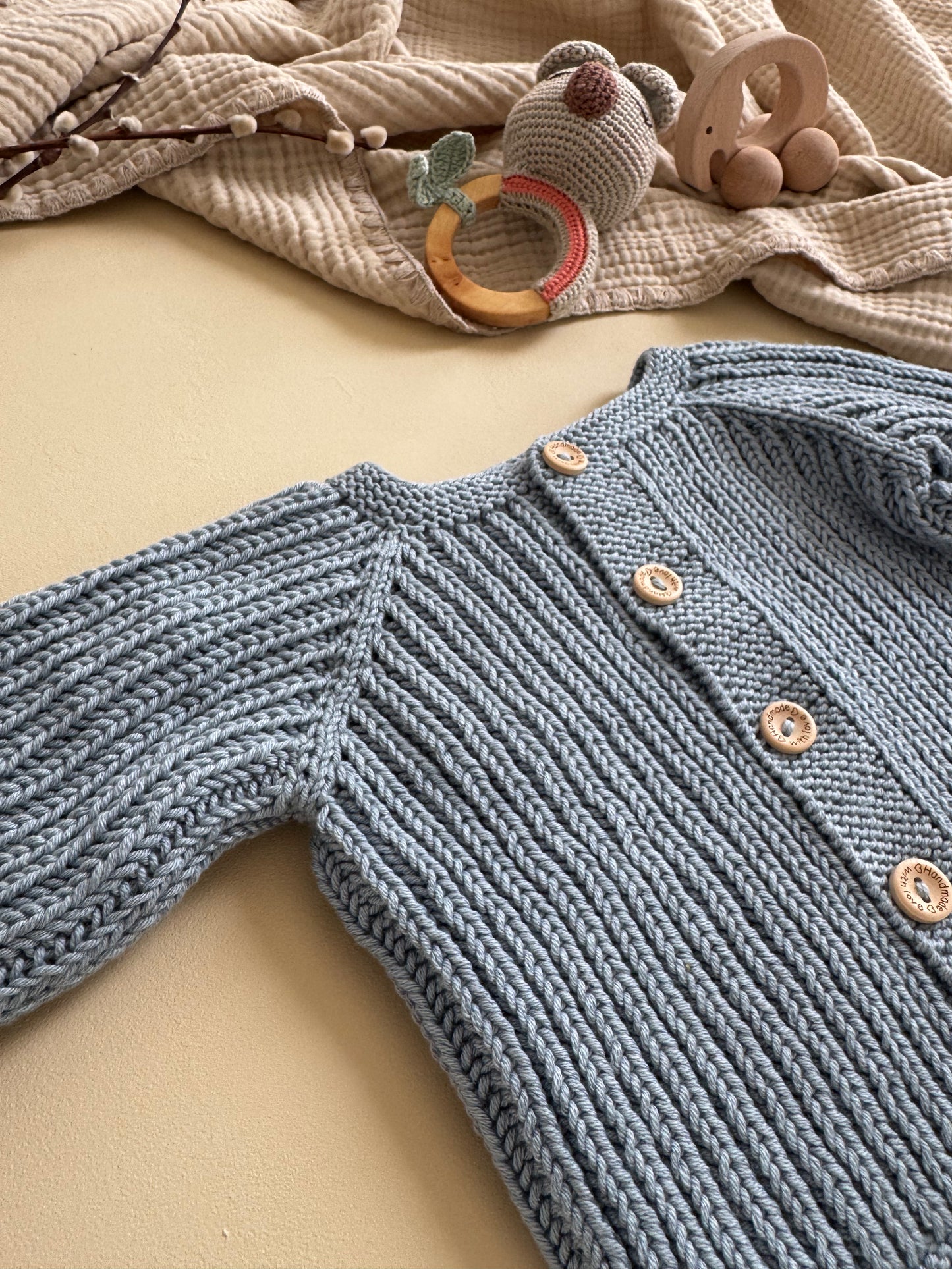 Gebreid vest met knopen van biologisch katoen - Blauw