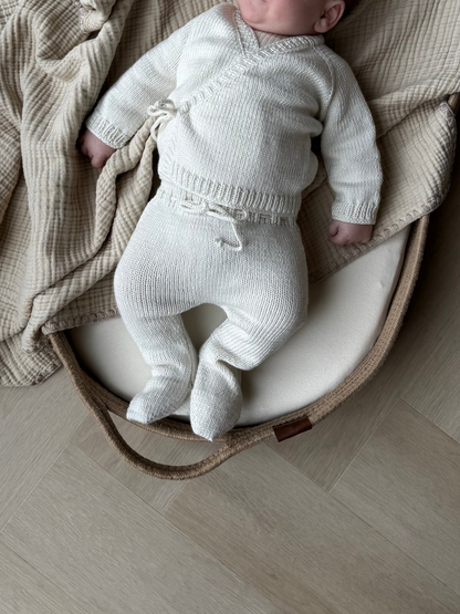Knitted newborn set made of organic cotton